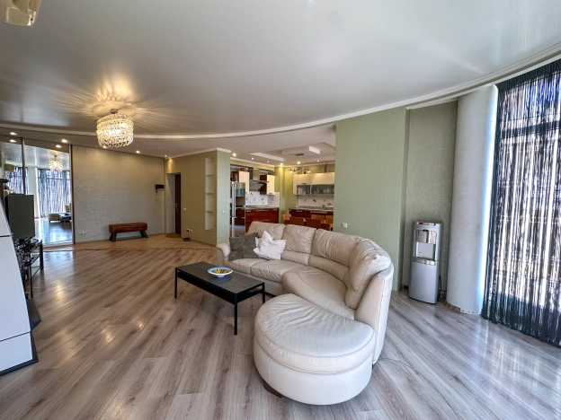 Купить квартиру на улице Атарбекова в Краснодаре. Вариант № 2540190, 3, площадь -  квм, цена 21000000 рублей