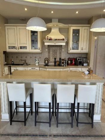 Купить двухкомнатную квартиру в районе Василеостровский в Санкт-Петербурге. Вариант № 3434997, 25, площадь -  квм, цена 50000000 рублей