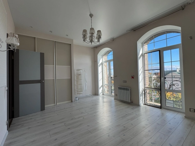 Купить трехкомнатную квартиру на улице Одесская в Вологде. Вариант № 21999, 16, площадь -  квм, цена 11800000 рублей