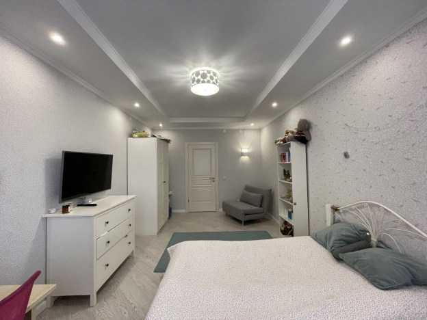 Купить трехкомнатную квартиру в районе Центральный в Калининграде. Вариант № 5957, 17, площадь -  квм, цена 13500000 рублей