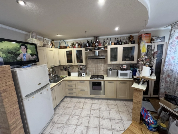 Купить четырехкомнатную квартиру в районе Кировский в Ростове-на-Дону. Вариант № 3886211, 16, площадь -  квм, цена 10500000 рублей