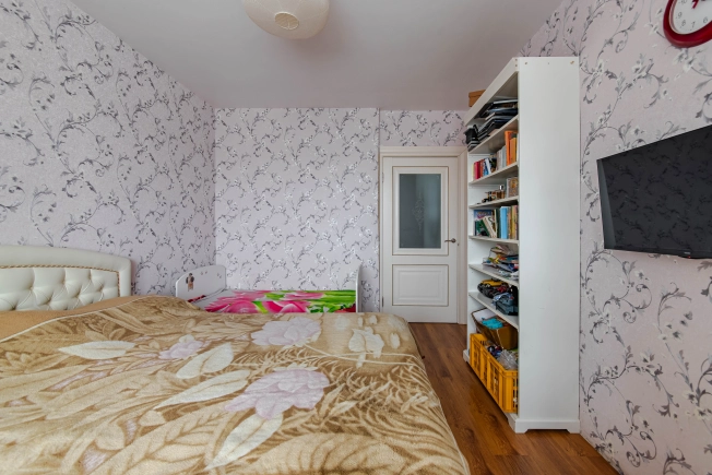 Купить трехкомнатную квартиру в районе Выборгский в Санкт-Петербурге. Вариант № 34496, 10, площадь -  квм, цена 17000000 рублей