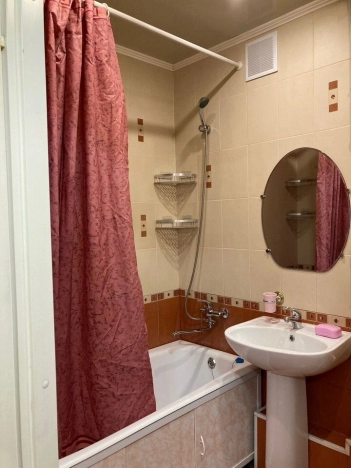 Снять квартиру в районе Центральный в Новосибирске. Вариант № 9094138, 6, площадь -  квм, цена 35000 рублей