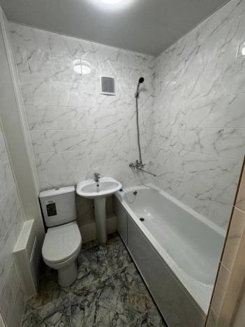 Купить квартиру на улице Комарова в Улан-Удэ. Вариант № 8095792, 3, площадь -  квм, цена 4450000 рублей