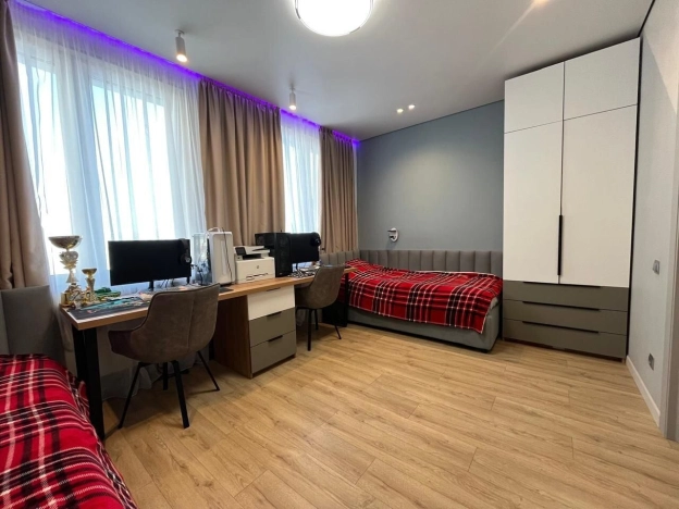 Купить трехкомнатную квартиру в районе Приморский в Санкт-Петербурге. Вариант № 34819, 7, площадь -  квм, цена 36000000 рублей