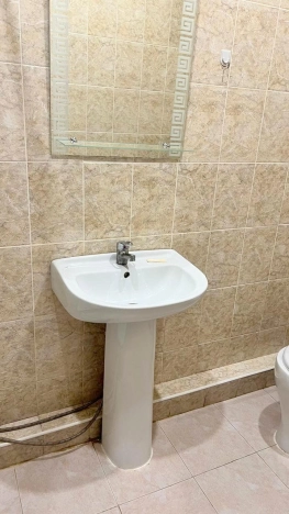 Купить квартиру на улице имени Сергея Есенина в Краснодаре. Вариант № 18128, 8, площадь -  квм, цена 2500000 рублей