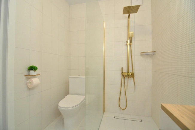 Купить двухкомнатную квартиру на улице Ярославская в Краснодаре. Вариант № 35032, 3, площадь -  квм, цена 7620000 рублей