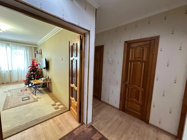 Купить двухкомнатную квартиру на вторичке в Микрорайоне 8-й, Элиста в Элисте. Вариант № 22396, 7, площадь -  квм, цена 5350000 рублей