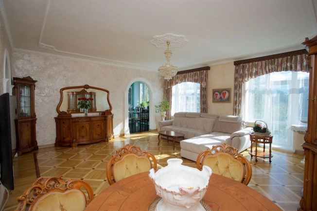 Купить трехкомнатную квартиру в районе Московский в Санкт-Петербурге. Вариант № 48620, 2, площадь -  квм, цена 36900000 рублей