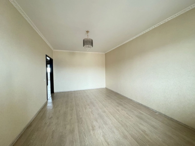 Купить трехкомнатную квартиру на вторичке в Микрорайоне 8-й, Элиста в Элисте. Вариант № 35077, 1, площадь -  квм, цена 7100000 рублей