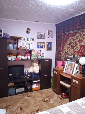 Купить трехкомнатную квартиру на вторичке на улице ПМС-180 в Новосибирской области. Вариант № 22500, 8, площадь -  квм, цена 1800000 рублей