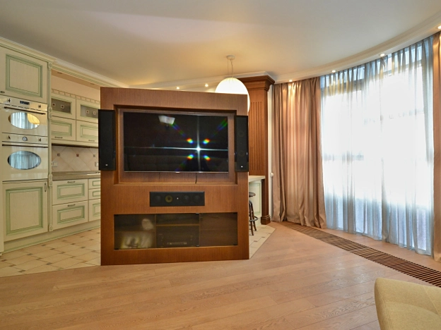 Купить трехкомнатную квартиру в районе Центральный в Новосибирске. Вариант № 1767962, 3, площадь -  квм, цена 30000000 рублей