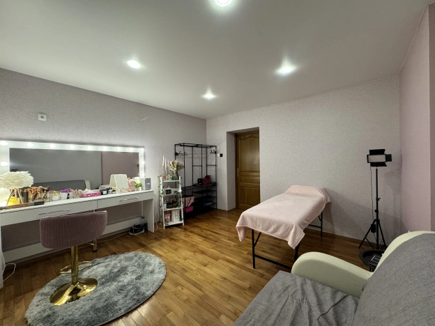 Купить четырехкомнатную квартиру в Волгограде. Вариант № 6059, 8, площадь -  квм, цена 15000000 рублей