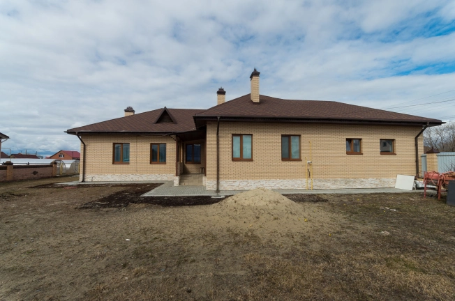 Купить дом в Микрорайоне Восточный, Тобольск в Тобольске. Вариант № 2349568, 42, площадь -  квм, цена 15300000 рублей