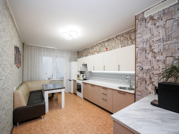 Купить двухкомнатную квартиру в Омске. Вариант № 8520232, 0, площадь -  квм, цена 6550000 рублей