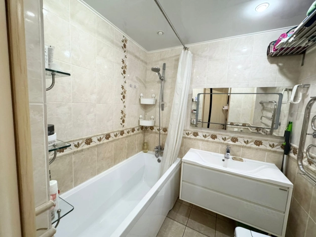 Купить трехкомнатную квартиру в Вологодской области. Вариант № 8917737, 10, площадь -  квм, цена 12990000 рублей