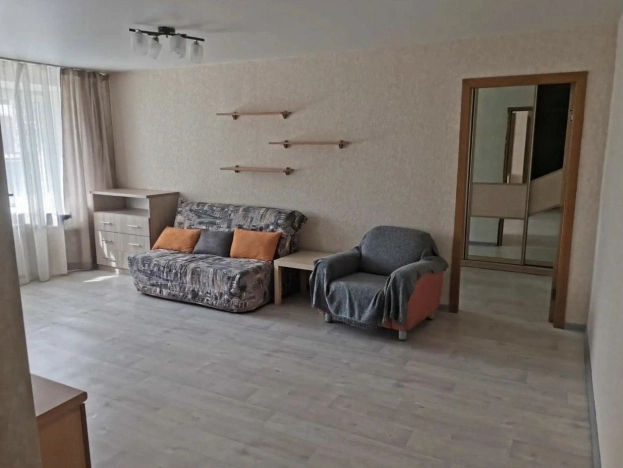 Купить двухкомнатную квартиру в Новосибирской области. Вариант № 10283818, 4, площадь -  квм, цена 6000000 рублей