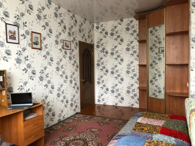 Купить трехкомнатную квартиру на улице 10 лет Октября в Омске. Вариант № 12536, 10, площадь -  квм, цена 2400000 рублей