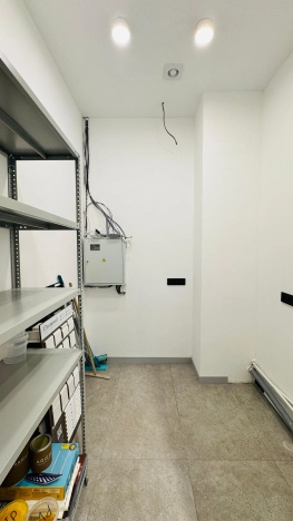 Купить коммерческую недвижимость в Новосибирске. Вариант № 7564943, 12, площадь -  квм, цена 18000000 рублей