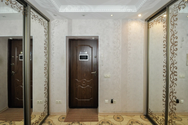 Купить четырехкомнатную квартиру в Новосибирской области. Вариант № 9426424, 32, площадь -  квм, цена 13500000 рублей