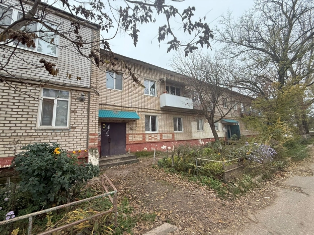 Купить трехкомнатную квартиру в Микрорайоне 8-й, Элиста в Элисте. Вариант № 9108235, 9, площадь -  квм, цена 3700000 рублей