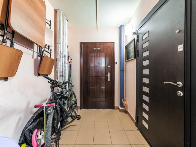 Купить трехкомнатную квартиру у метро Гражданский проспект в Санкт-Петербурге. Вариант № 18163, 32, площадь -  квм, цена 23900000 рублей