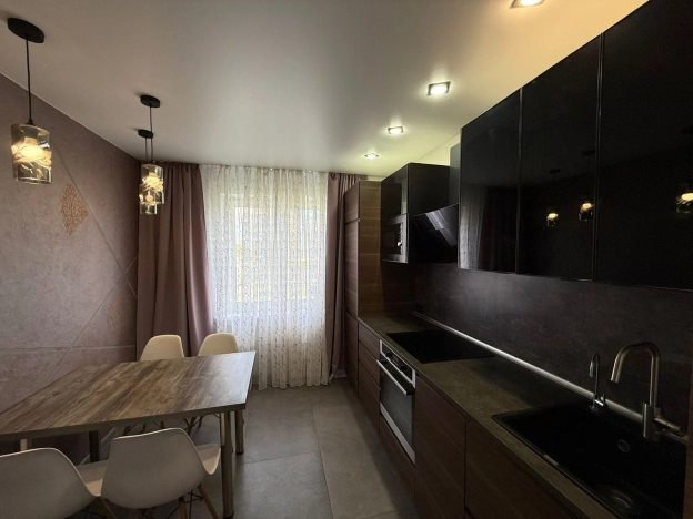 Купить трехкомнатную квартиру в Новосибирске. Вариант № 6148200, 10, площадь -  квм, цена 7200000 рублей