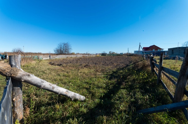 Купить дом на улице Набережная в Тюменской области. Вариант № 15741, 33, площадь -  квм, цена 3500000 рублей