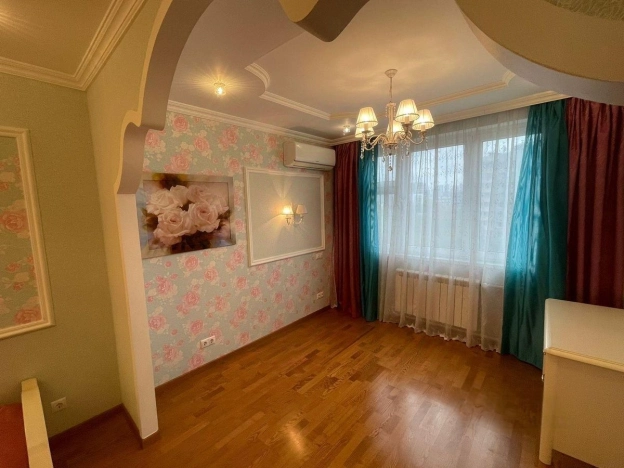 Купить многокомнатную квартиру на вторичке на улице Прибрежная в Москве. Вариант № 10497284, 8, площадь -  квм, цена 37500000 рублей