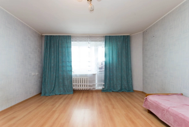 Купить трехкомнатную квартиру в Тюменской области. Вариант № 25989, 8, площадь -  квм, цена 4100000 рублей