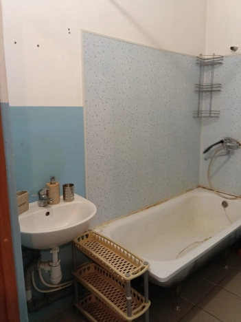 Купить двухкомнатную квартиру на улице Александра Радищева в Бийске. Вариант № 18639, 9, площадь -  квм, цена 4390000 рублей