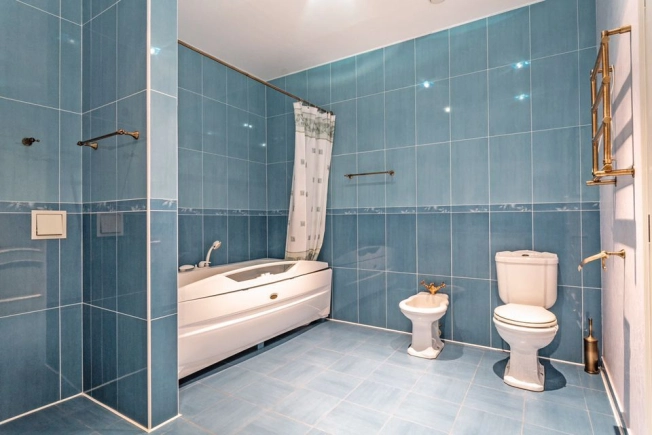 Купить четырехкомнатную квартиру в ЮЗАО в Москве. Вариант № 2442981, 38, площадь -  квм, цена 110000000 рублей