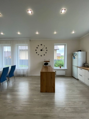 Купить дом в Микрорайоне Прометей, Октябрьский в Октябрьском. Вариант № 10335316, 9, площадь -  квм, цена 15900000 рублей