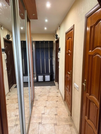 Купить квартиру в Москве. Вариант № 9817522, 14, площадь -  квм, цена 25000000 рублей