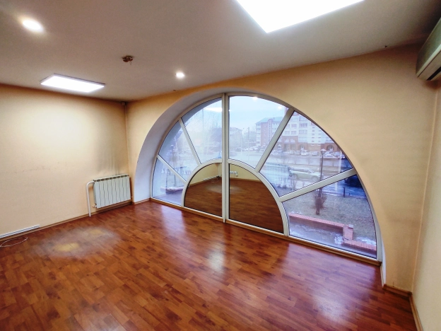 Снять коммерческую недвижимость в Омске. Вариант № 7694797, 9, площадь -  квм, цена 200000 рублей