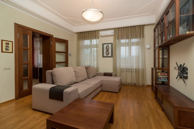 Купить трехкомнатную квартиру у метро Горьковская в Санкт-Петербурге. Вариант № 18083, 3, площадь -  квм, цена 39990000 рублей