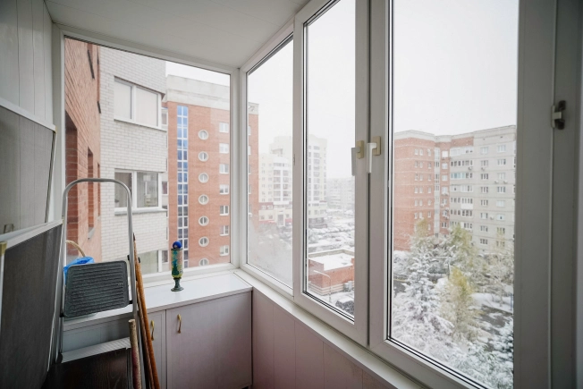 Купить двухкомнатную квартиру на улице 70 лет Октября в Омске. Вариант № 37484, 5, площадь -  квм, цена 9150000 рублей