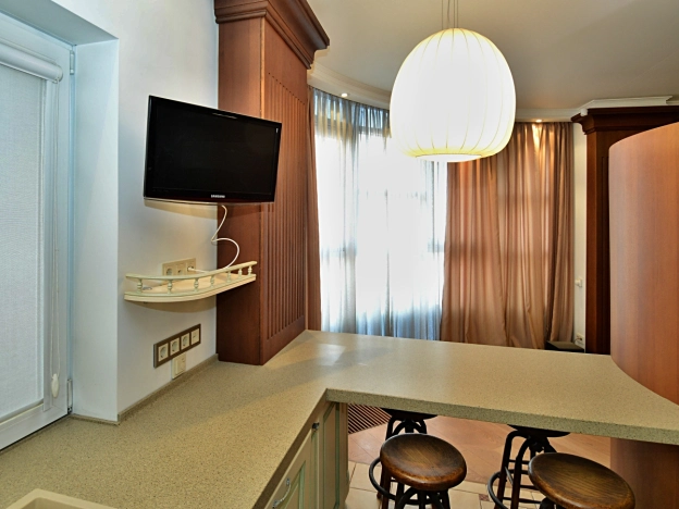 Купить трехкомнатную квартиру в районе Центральный в Новосибирске. Вариант № 1767962, 4, площадь -  квм, цена 30000000 рублей