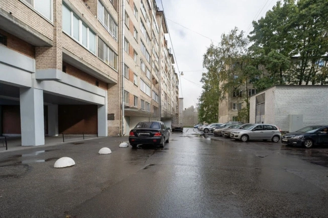 Купить трехкомнатную квартиру в районе Невский в Санкт-Петербурге. Вариант № 6966889, 6, площадь -  квм, цена 12000000 рублей