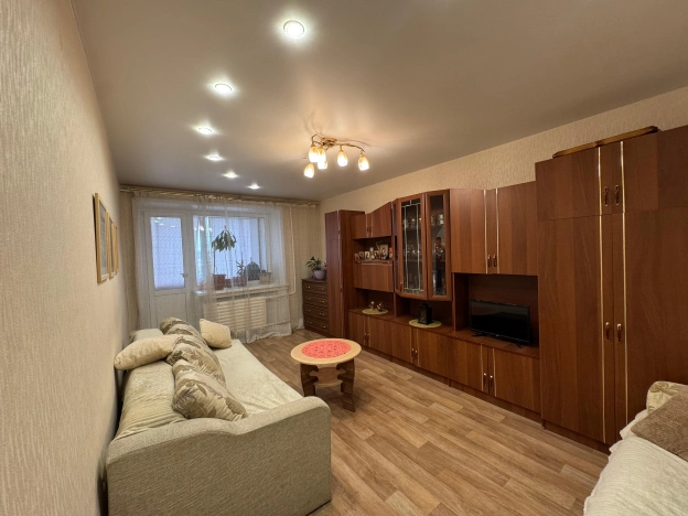 Купить однокомнатную квартиру на улице Серафимовича в Новосибирске. Вариант № 4014985, 4, площадь -  квм, цена 3700000 рублей