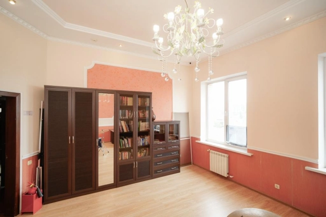 Купить коммерческую недвижимость в Омске. Вариант № 46073, 32, площадь -  квм, цена 26000000 рублей