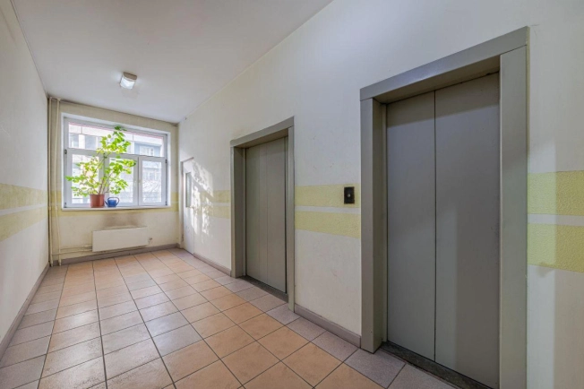 Купить трехкомнатную квартиру на вторичке в ЦАО в Москве. Вариант № 44331, 27, площадь - квм, цена 46555555 рублей