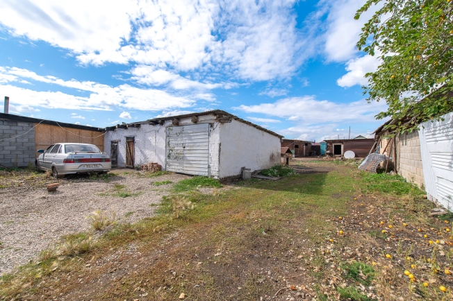 Купить четырехкомнатную квартиру в Челябинской области. Вариант № 3458188, 8, площадь -  квм, цена 3000000 рублей