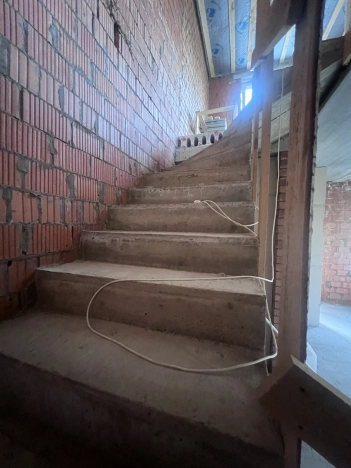 Купить трехкомнатную квартиру в Сыктывкаре. Вариант № 5288677, 10, площадь -  квм, цена 12000000 рублей