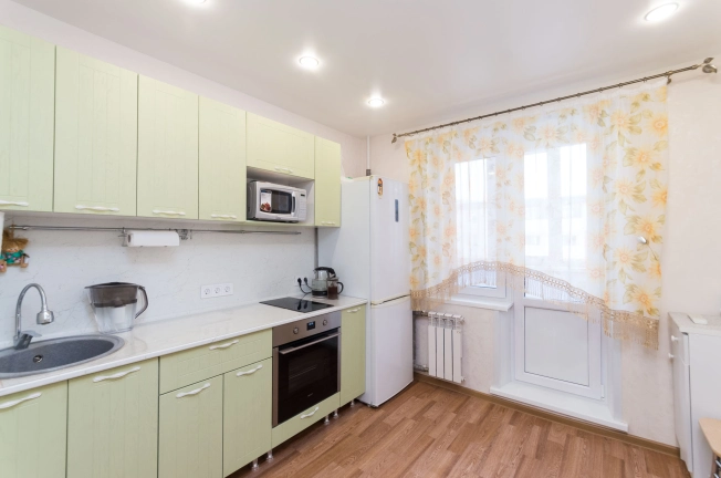 Купить двухкомнатную квартиру на вторичке в Микрорайоне 10-й, Тобольск в Тобольске. Вариант № 4829, 6, площадь -  квм, цена 5400000 рублей