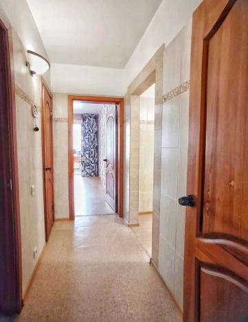 Купить трехкомнатную квартиру в районе Калининский в Новосибирске. Вариант № 8515341, 14, площадь -  квм, цена 5630000 рублей