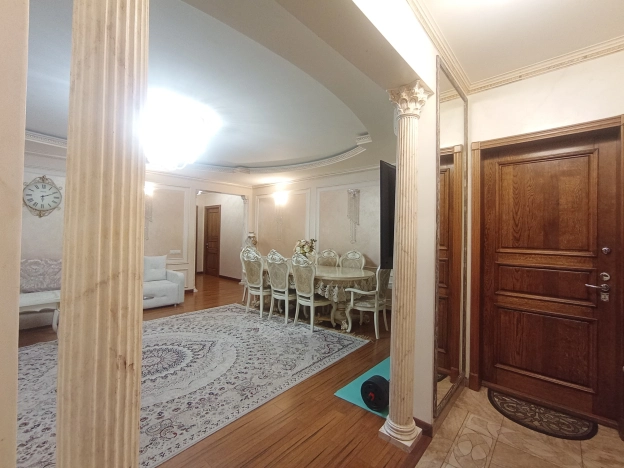 Купить трехкомнатную квартиру на улице Ленинский проспект в Москве. Вариант № 9748081, 5, площадь -  квм, цена 18900000 рублей