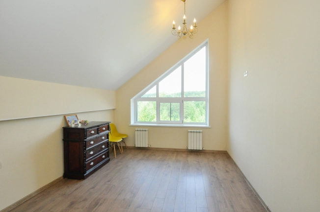 Купить четырехкомнатную квартиру в Новосибирской области. Вариант № 330510, 15, площадь -  квм, цена 14000000 рублей