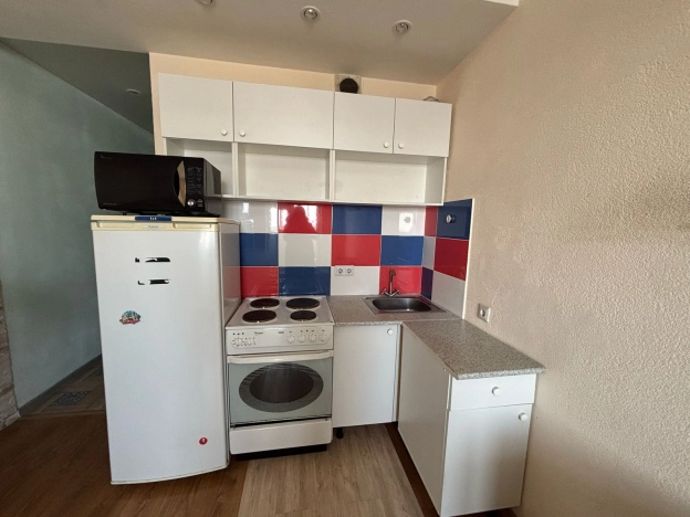 Купить квартиру на улице Виктора Уса в Новосибирске. Вариант № 22631, 3, площадь -  квм, цена 2150000 рублей