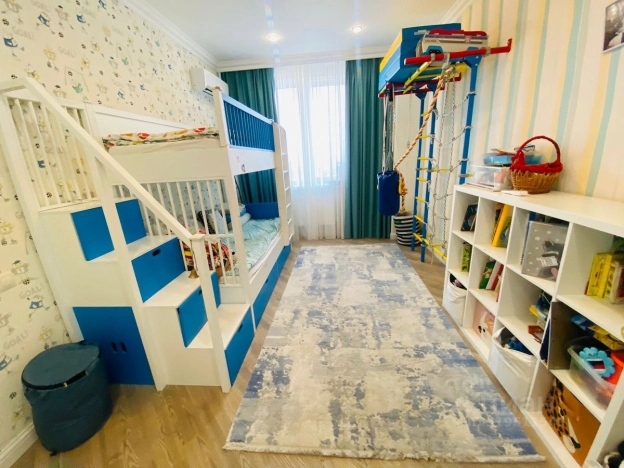 Купить трехкомнатную квартиру в районе Кировский в Ростове-на-Дону. Вариант № 237990, 18, площадь -  квм, цена 26500000 рублей